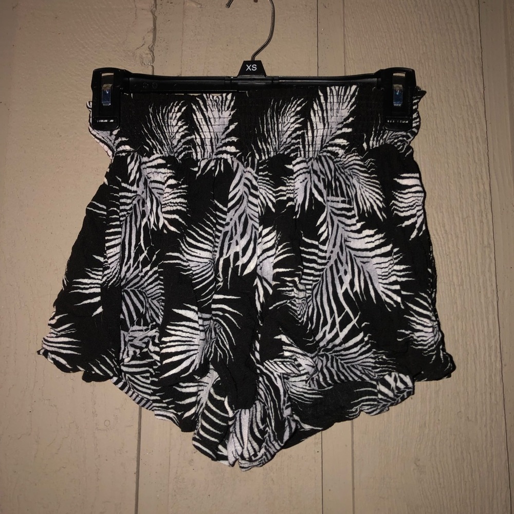 Palm Tree Leaf Patterned Shorts